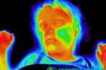Obraz termowizyjny dziecka podczas snu. Wyraźnie chłodniejsze policzki. Cieplejsze skroń, kąciki oczu i otwór uszny.